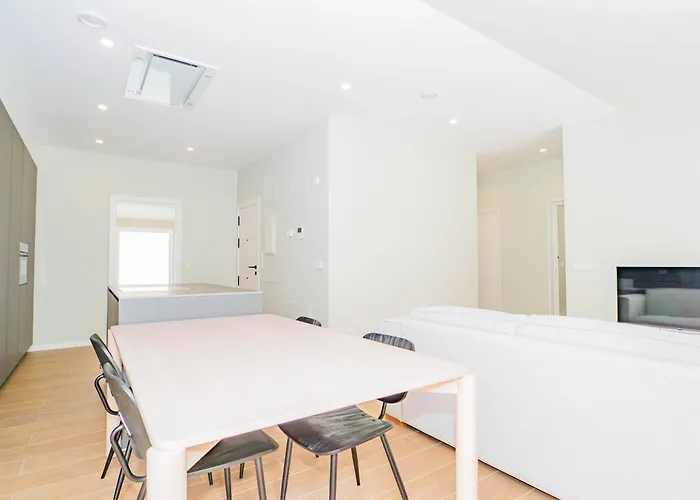 Ybh Atlantic Boutique *